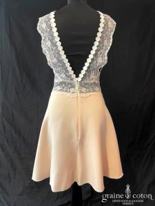 Création - Robe courte rose poudrée en crêpe et dentelle