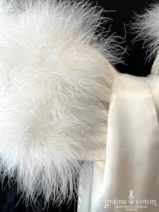 Fanny Lieutard - Étole en plumes et satin ivoire