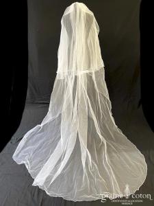 Création - Voile long de 2,50 mètres en tulle blanc