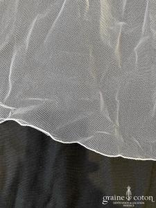 Création - Voile long de 2,50 mètres en tulle blanc