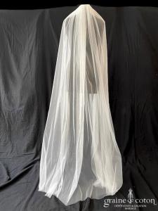 Création - Voile long de 2 mètres en tulle souple ivoire bords bruts