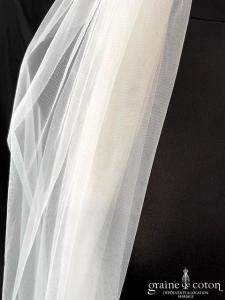 Création - Voile long de 2 mètres en tulle souple ivoire bords bruts