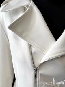 Justin Alexander Signature - Veste façon perfecto en crêpe ivoire clair