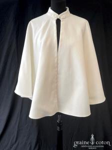 Création - Cape en crêpe de laine ivoire