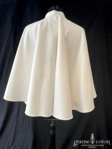 Création - Cape en crêpe de laine ivoire