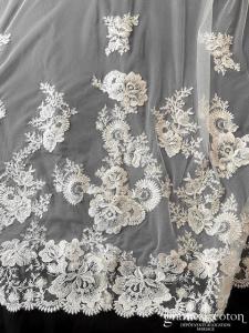 Pronovias - Voile long de 3 mètres en soft tulle ivoire bordé de dentelle