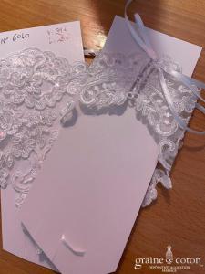 Bianco Evento - Mitaines courtes en dentelle de Calais ivoire avec sequins