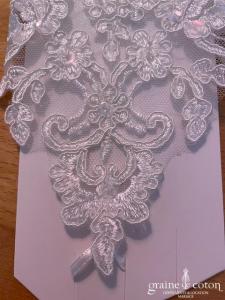 Bianco Evento - Mitaines courtes en dentelle de Calais ivoire avec sequins