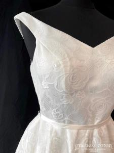 JJS House - Robe courte en dentelle ivoire claire