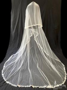 Marylise - Voile long de 2,50 mètres en tulle ivoire clair bordé de guipure