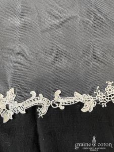 Marylise - Voile long de 2,50 mètres en tulle ivoire clair bordé de guipure