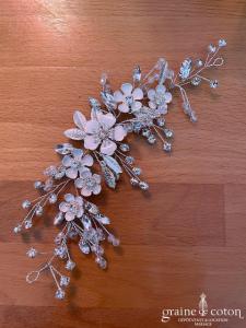 Création - Barette à piquer dans un chignon motifs floraux argentés