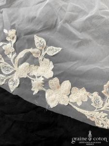 Rosa Clara - Voile long de 4 mètres en tulle fluide ivoire clair bordé de dentelle