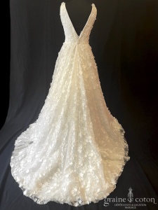 Suzanne Neville - Azaela