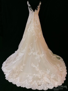 White One pour Pronovias - Ampurias