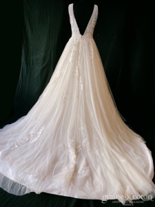 Nicole - Création en tulle couleur nude et dentelle ivoire