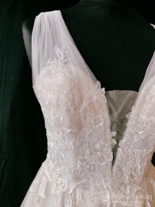 Nicole - Création en tulle couleur nude et dentelle ivoire
