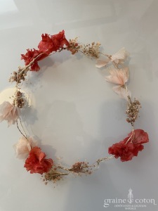 Les couronnes de Victoire - Couronne de fleurs séchées avec fils dorés