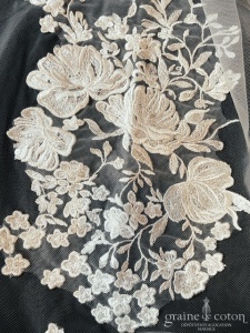 San Patrick pour Pronovias - Voile long de 3 mètres en tulle fluide ivoire bordé de dentelle