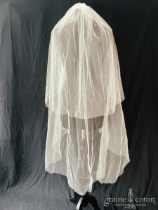 Création - Voile mi long en tulle ivoire avec perles