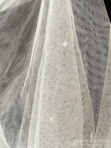 Création - Voile mi long en tulle ivoire avec perles