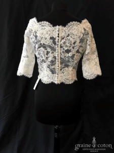 Bianco Evento - Boléro long encolure bateau à manches 3/4 en dentelle ivoire