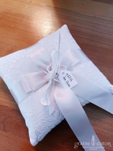 Marc Orian - Coussin d'alliances ivoire en dentelle et satin