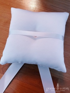 Marc Orian - Coussin d'alliances ivoire en dentelle et satin