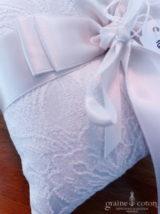 Marc Orian - Coussin d'alliances ivoire en dentelle et satin