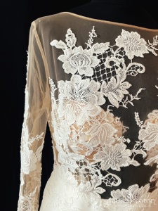 Manu Garcia - Combinaison en crêpe et dentelle ivoire et sa surjupe