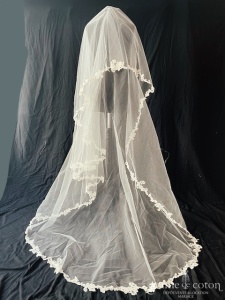 Cymbeline - Voile long de 3 mètres en tulle ivoire bordé de dentelle