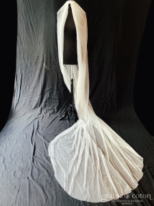 Poirier - Voile long de 3,50 mètres en tulle souple ivoire à bords bruts