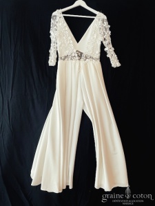 Isabella Boutin - Combinaison en dentelle et crêpe