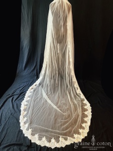 Bianco Evento - Voile simple long de 300 cm en soft tulle ivoire bordé d'une dentelle guipure