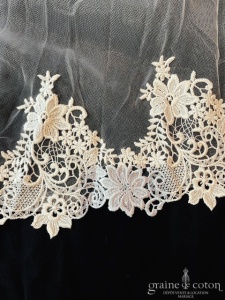 Bianco Evento - Voile simple long de 300 cm en soft tulle ivoire bordé d'une dentelle guipure