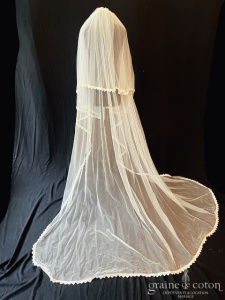 Création - Voile long de 300 cm en tulle souple bordé d'une guipure de coton ivoire