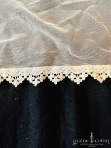 Création - Voile long de 300 cm en tulle souple bordé d'une guipure de coton ivoire