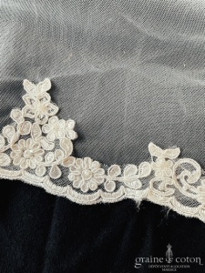 Demetrios - Voile long de 3 mètres en tulle fluide ivoire bordé de dentelle perlée