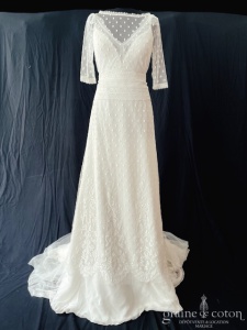 Elsa Gary - Création en plumetis ivoire et dentelle