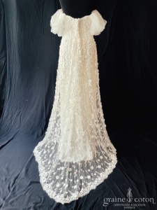 Tara Deva - Création bustier en dentelle fleurs relief