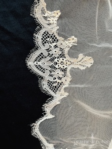 Les reines d'Emilie - Voile long Reina de 250 cm en tulle ivoire clair bordé d'une dentelle de Chantilly