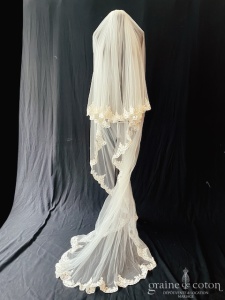 Bianco Evento - Voile long de 250 cm en tulle souple ivoire bordé de dentelle perlée