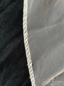 Création - Voile long de 300 à 400 cm en tulle ivoire souple bordé de perles