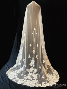 Selestia - Voile long de 220 cm en tulle fluide ivoire clairet appliques de guipure perlée