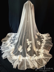 Milla Nova - Voile long Betti de 300 cm en tulle ivoire souple et guipure