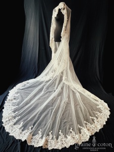 Pronovias - Voile Lucrezia long de 350 cm en tulle fluide bordé de dentelle argentée