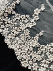 Pronovias - Voile Lucrezia long de 350 cm en tulle fluide bordé de dentelle argentée