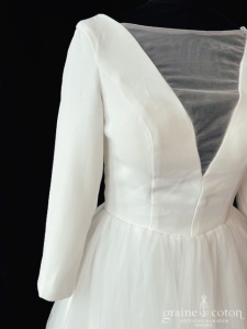 Création - Robe mi longue en tulle et crêpe ivoire