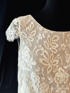 Maison Floret - Top en fine dentelle encolure ronde et manches courtes