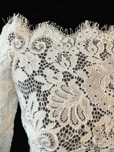 Pronovias - Boléro à manches mi longues en dentelle de Calais